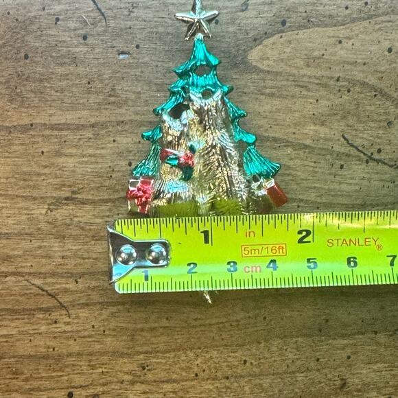 Vintage Cats Christmas Tree Brooch Pin Gold Tone Cat Lady Signed Holiday Jewelry - Picture 8 of 13